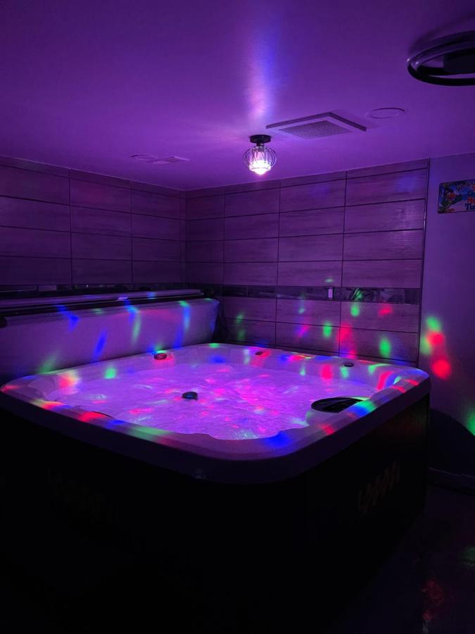 Adults Only Vacation With Hot Tub- No Parties * Detroit
