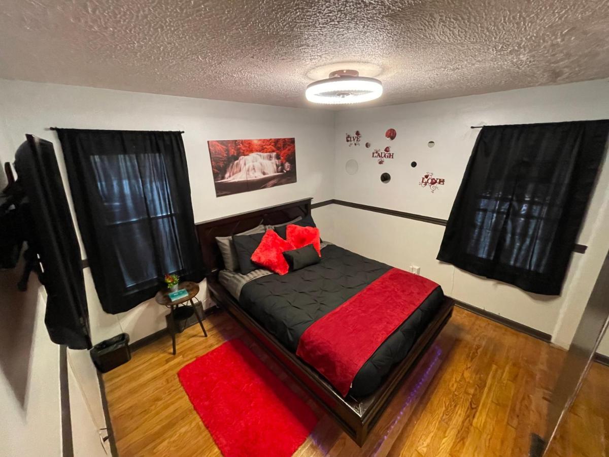 Holiday home Adults Only Vacation With Hot Tub- No Parties Detroit