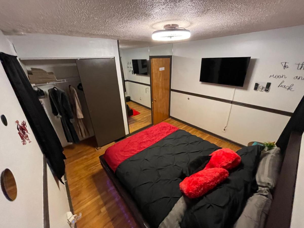 Holiday home Adults Only Vacation With Hot Tub- No Parties *