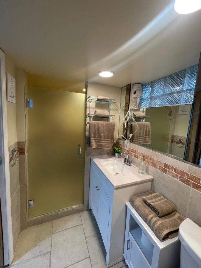 Adults Only Vacation With Hot Tub- No Parties Holiday home Detroit
