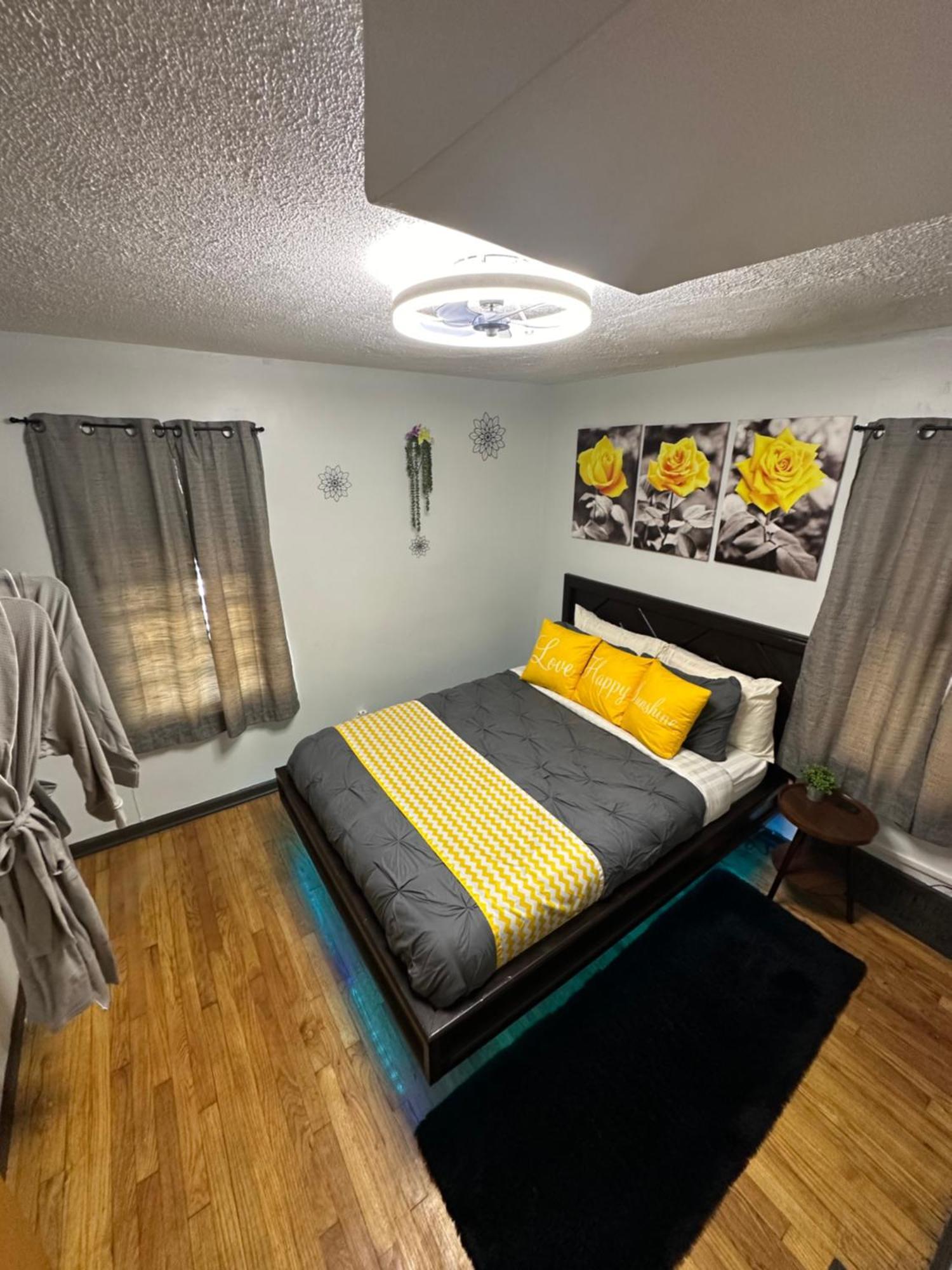 Adults Only Vacation With Hot Tub- No Parties Holiday home Detroit