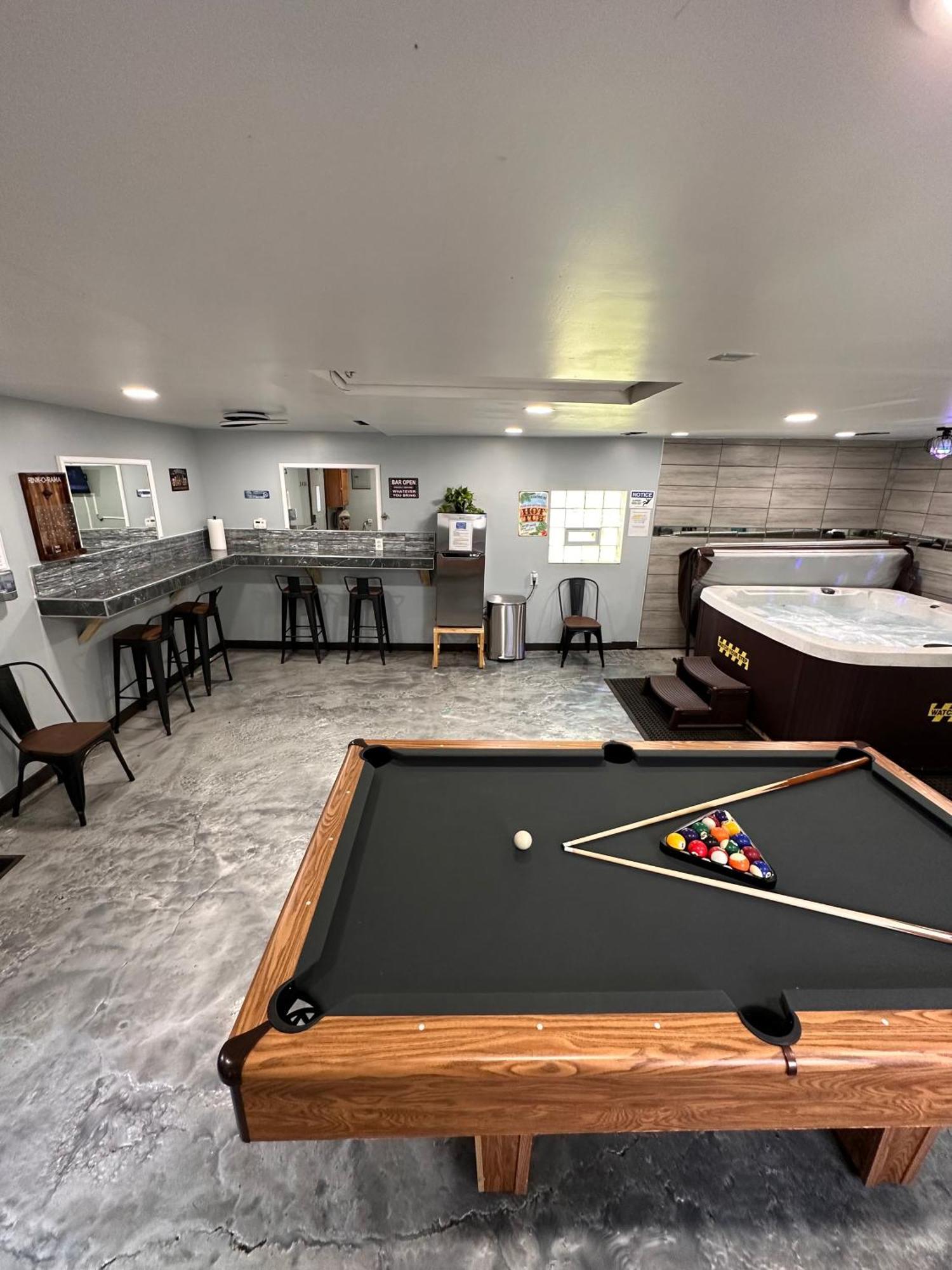 Holiday home Adults Only Vacation With Hot Tub- No Parties Detroit